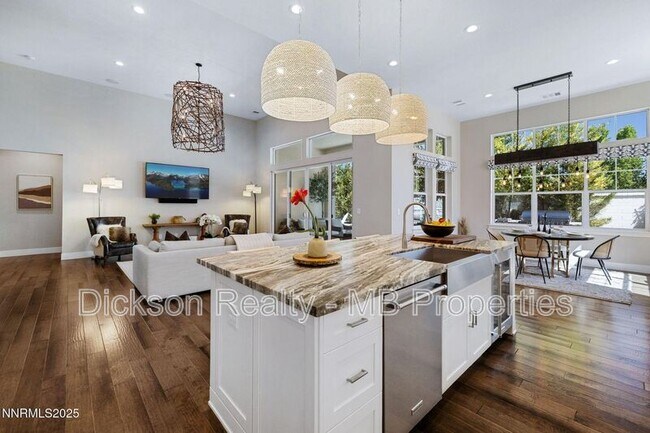 Building Photo - 709 W Pleasant Oak Trl