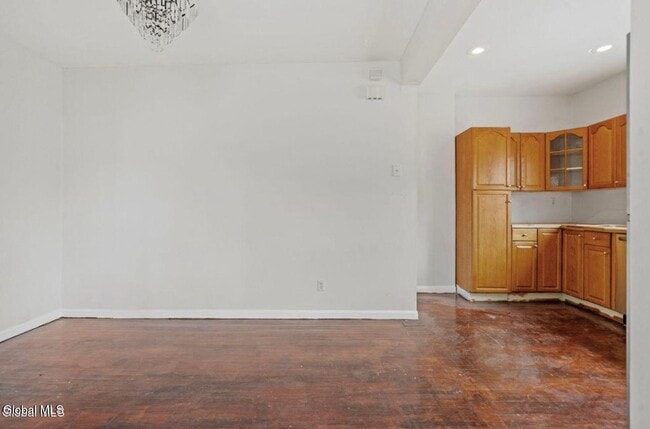 Building Photo - 300 US-9W