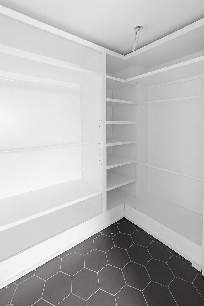 Building Photo - 6815 W Encinas Ln