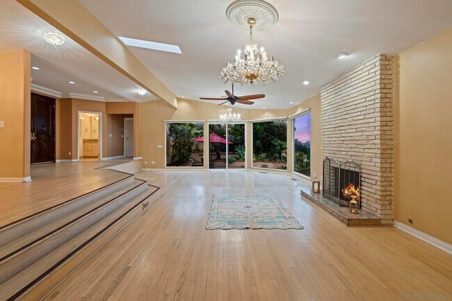 Building Photo - 6430 La Jolla Scenic S Dr