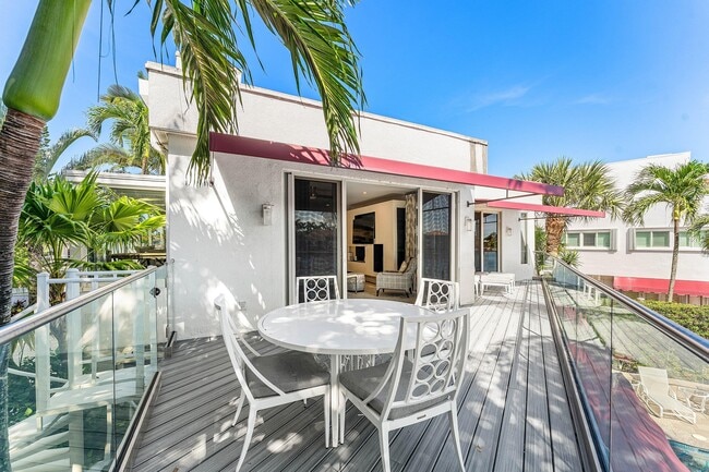 Building Photo - 811 Palm Trail