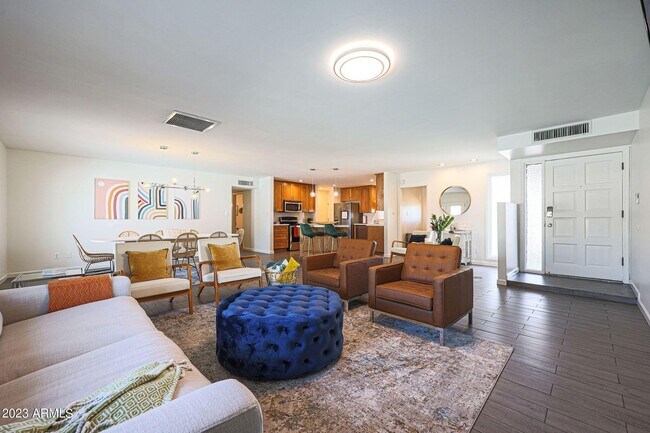 Building Photo - 421 Lila Cir