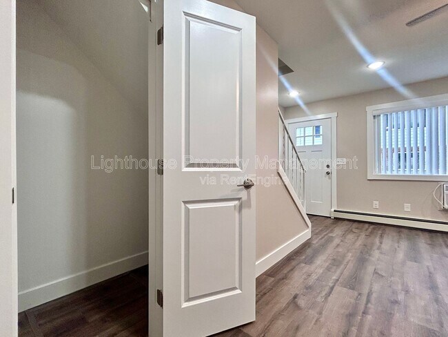 Building Photo - 2855 Taft Ave SW