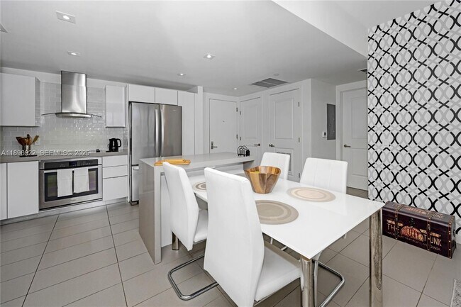 Building Photo - 1600 NE 1st Ave