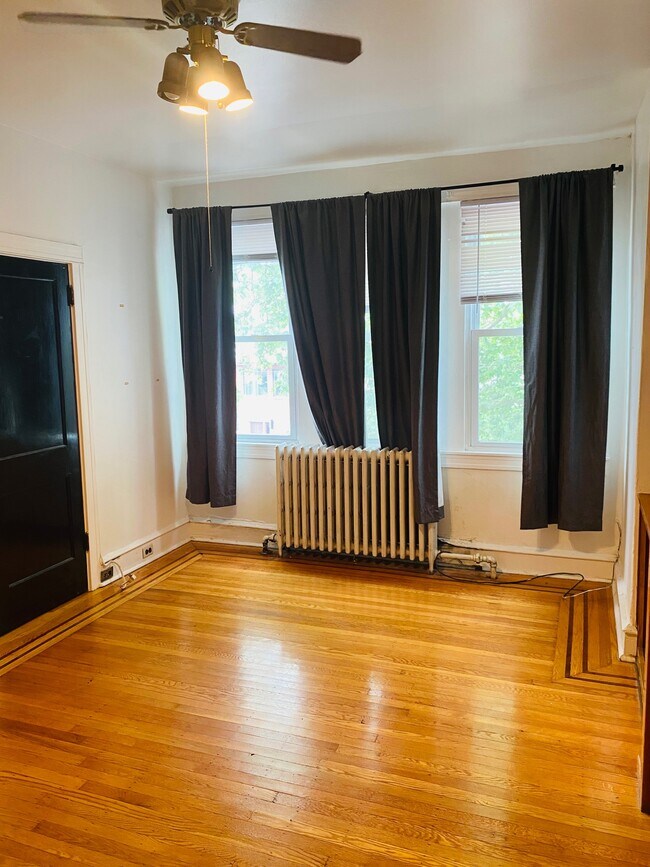 Building Photo - 882 Corinthian Ave