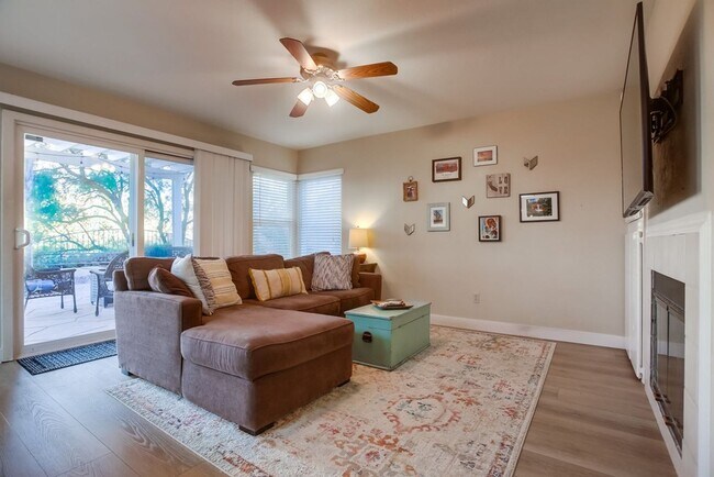 Building Photo - Beautiful, spacious 3 bedroom 2.5 bath hom...