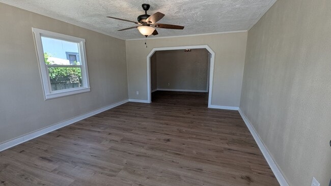 Building Photo - Remodeled 2 Bedroom 1 Bath Cottage Home