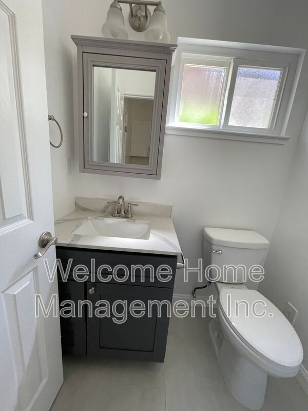 Building Photo - 16233 San Remo Dr