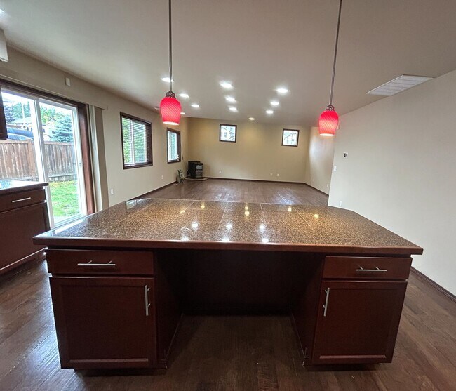 Building Photo - Spacious 4 bedroom 2.5 bath in Arlington with RV Parking