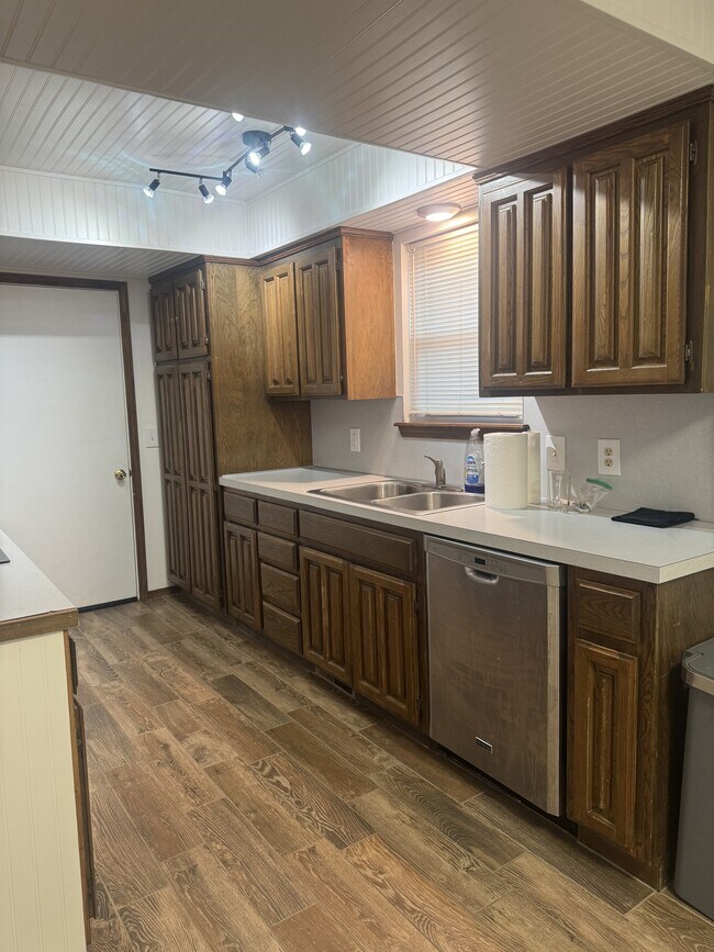 Building Photo - 1209 N Ironwood Pl