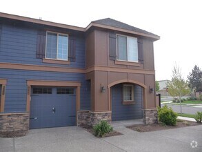 Building Photo - NW Bend 3 Bed/2.5 Bath Villa - Schaeffer D...