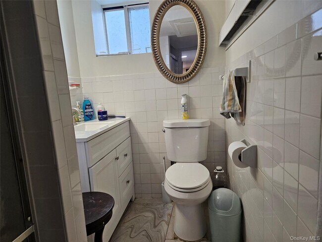 Building Photo - 156 Beechwood Ave