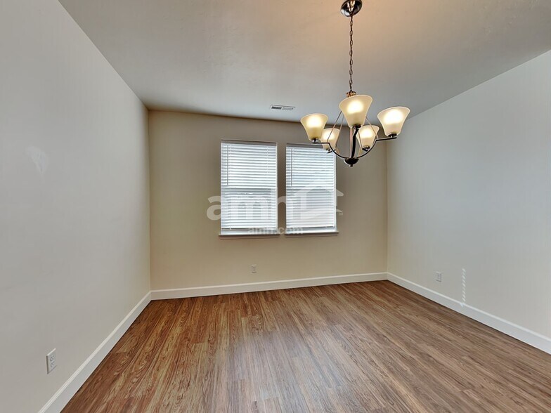 Building Photo - 1511 S Horton St