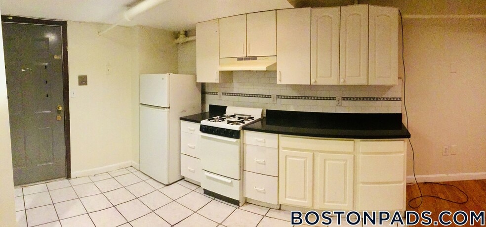 Building Photo - 171 Hemenway St