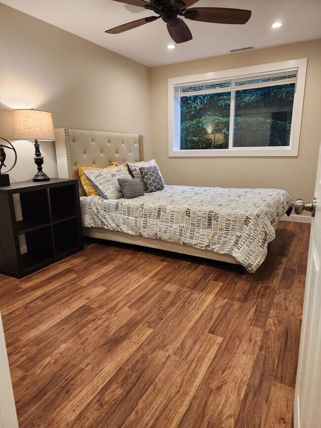 Building Photo - Fully FURNISHED OR UNFURNISHED 2 Bedroom 1...
