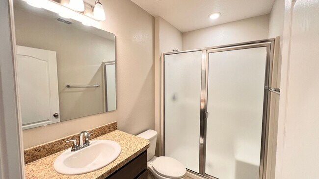 Building Photo - Immaculate 4 BR / 3 BA - With an OFFICE!