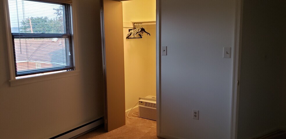 Building Photo - 636 W Center St