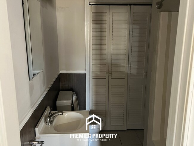 Building Photo - Spacious 4BR Decatur Home Near Huntsville w/ Vaulted Ceilings, 2-Car Garage & Fenced Yard