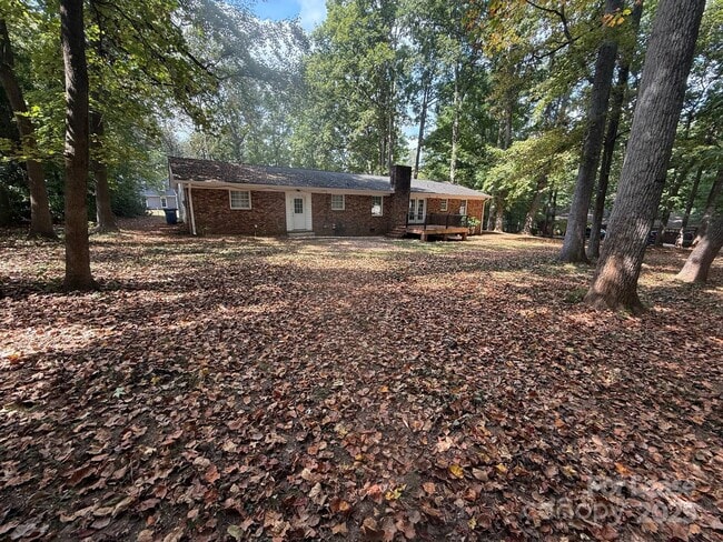 Building Photo - 301 Montgomery Dr