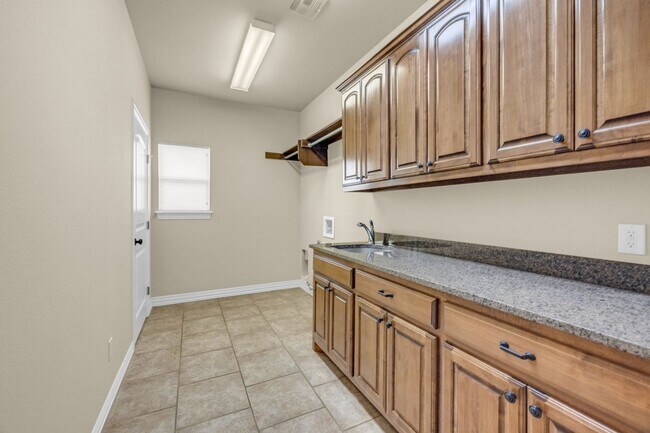 Building Photo - Executive home on double lot in beautiful Enclave at Harvard Ponds.