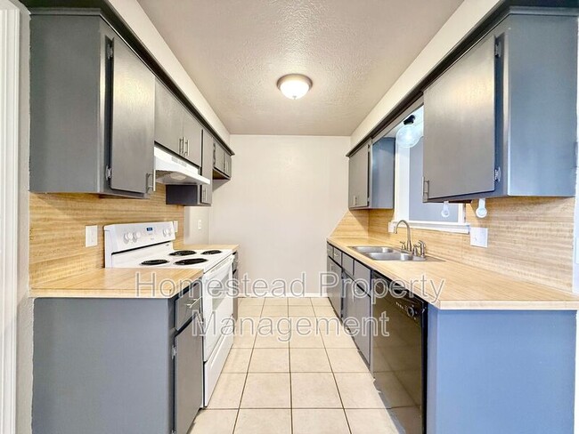 Building Photo - 146 Barrett Pl