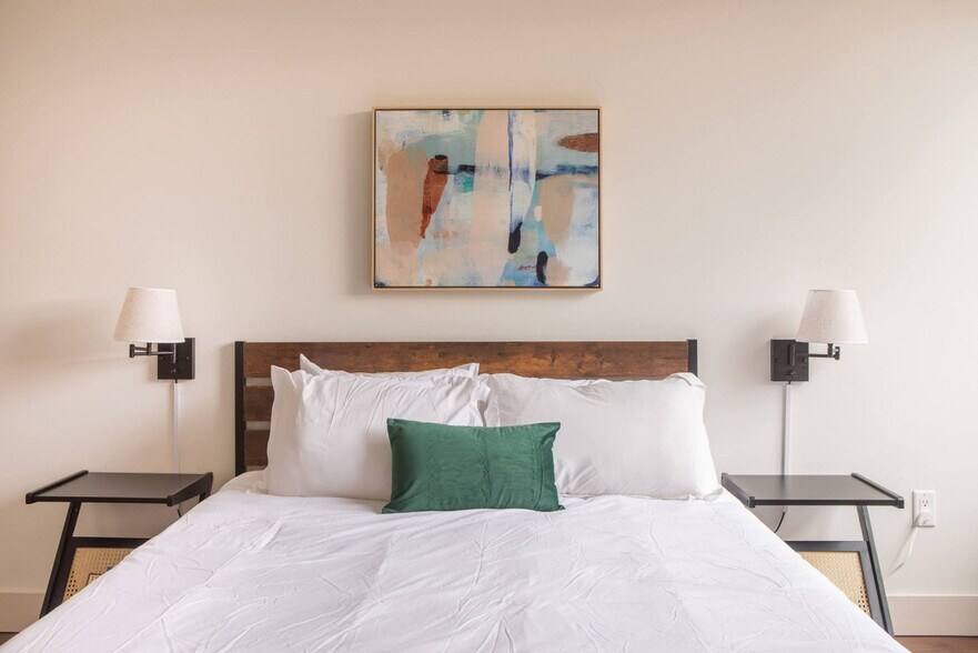 Building Photo - 1040 N Cass St