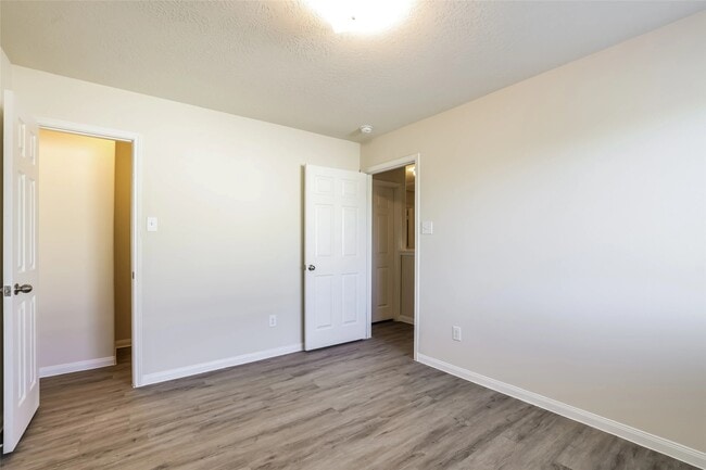 Building Photo - 3038 Junction Dr