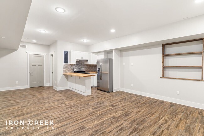 Building Photo - Beautiful Contemporary Home North of Downt...