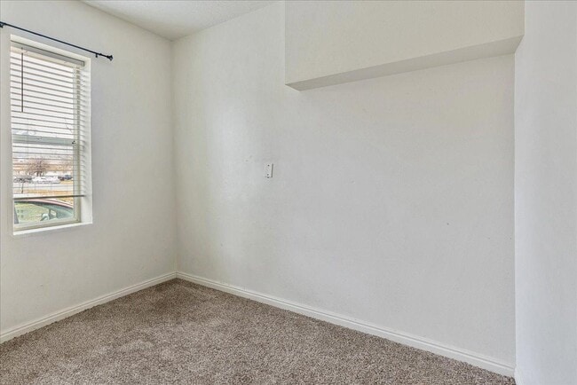 Building Photo - 630 W 200 N