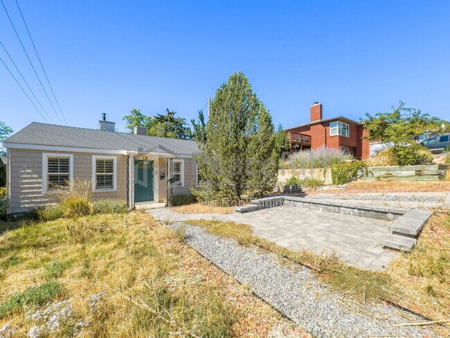 Building Photo - 575 I St