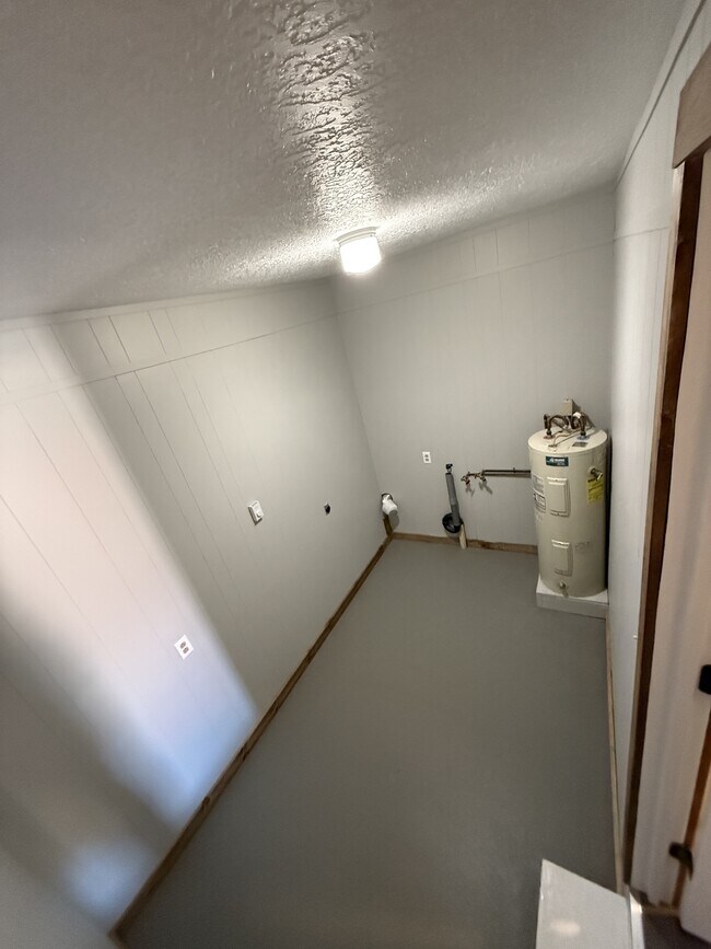 Building Photo - 25515 Nugget Dr