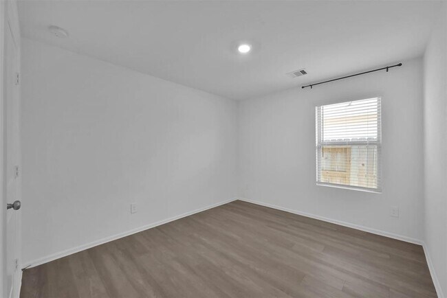 Building Photo - 3795 Solanum Dr