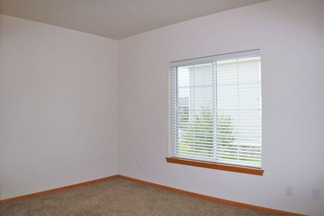 Building Photo - $1,200 | 2 Bedroom, 2 Bathroom Condo | No ...