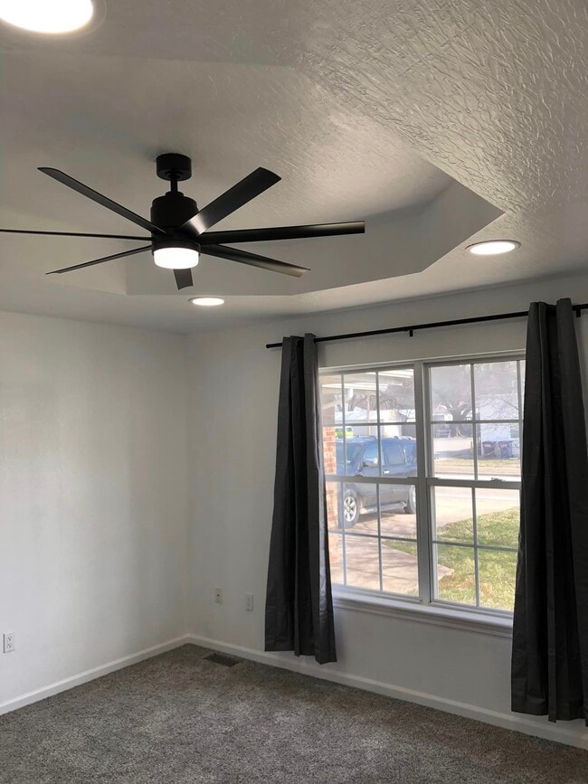 Building Photo - 1507 N Engel Ave