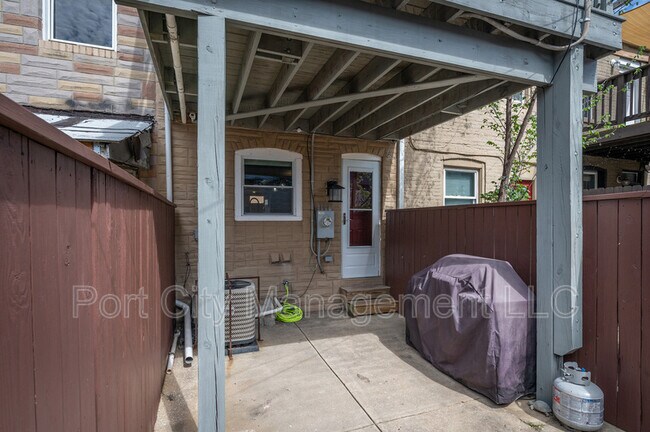 Building Photo - 14 N Streeper St