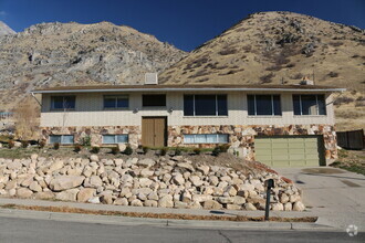 Building Photo - Lovely Home With Incredible Views.