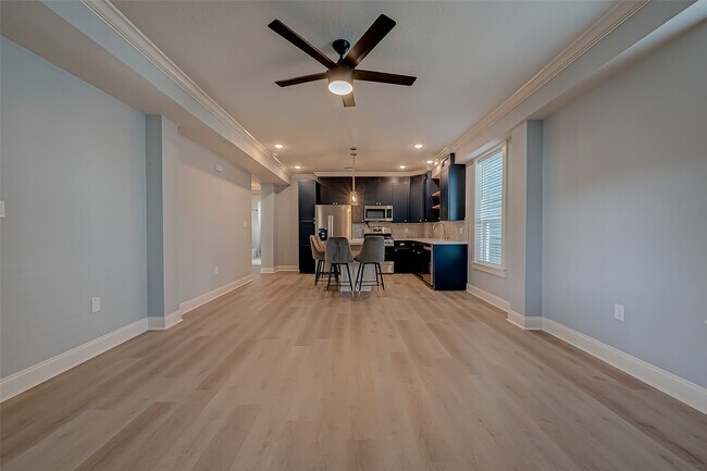 Building Photo - 1110 Ave K Ave