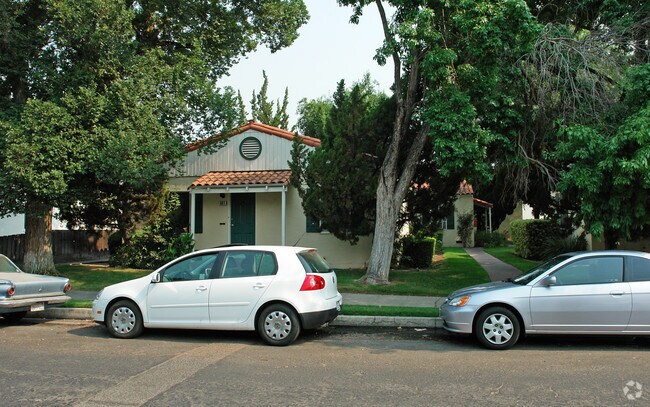 Building Photo - Maroa Pine