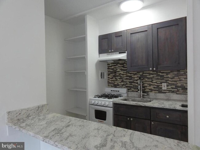 Building Photo - 2101 Chestnut St