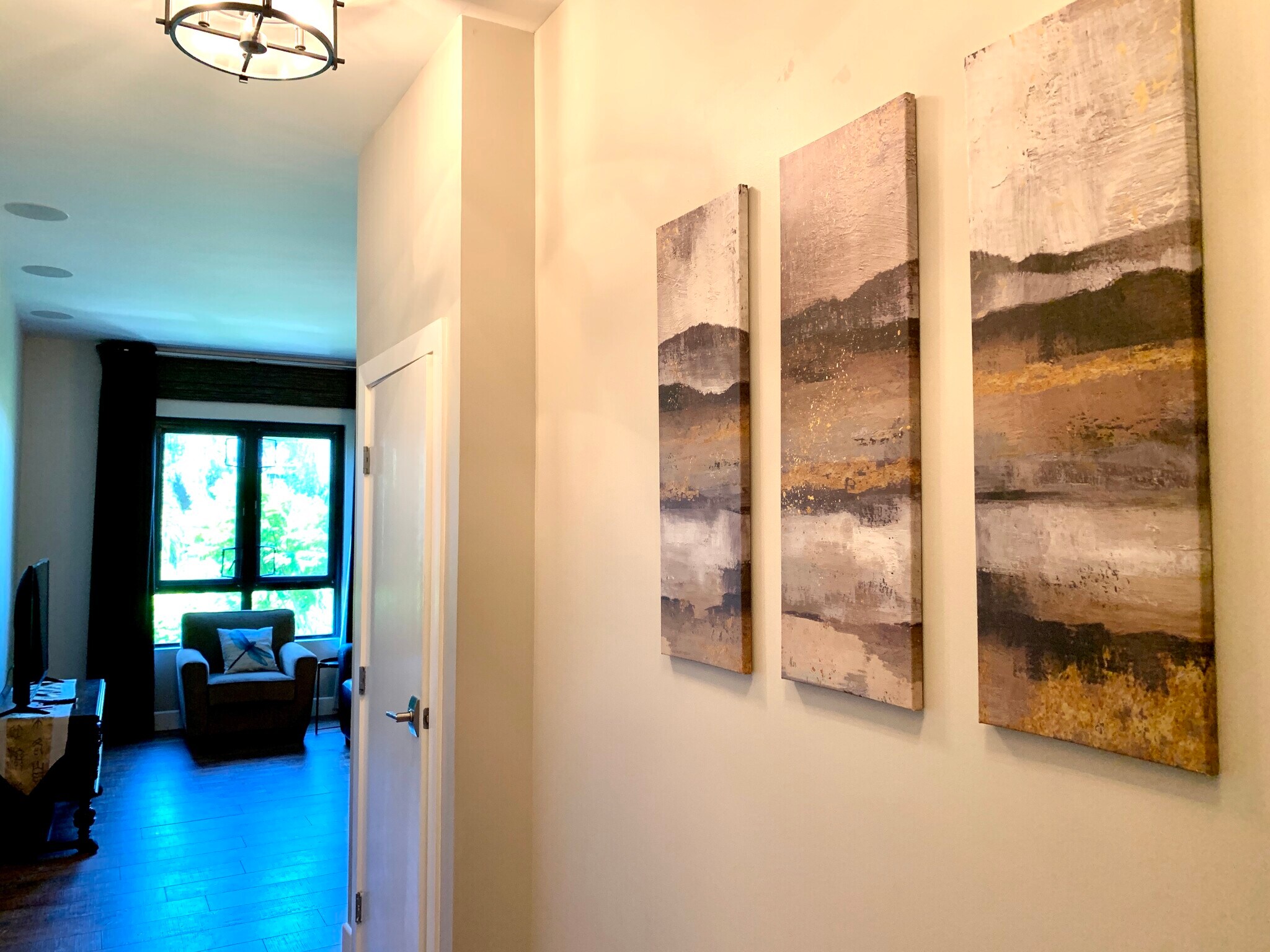 Entry to the 2br unit - 889 Date St