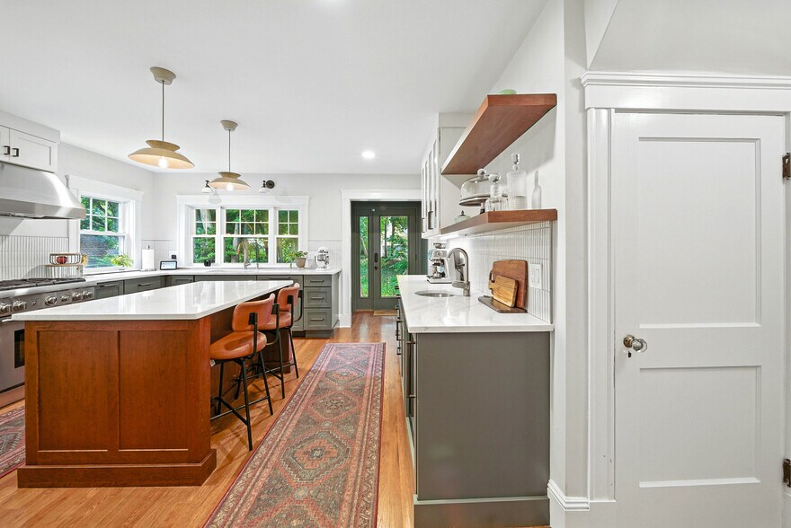Building Photo - 34 Lynde Ave