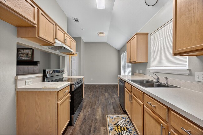 Building Photo - 3205 Carverly Ave