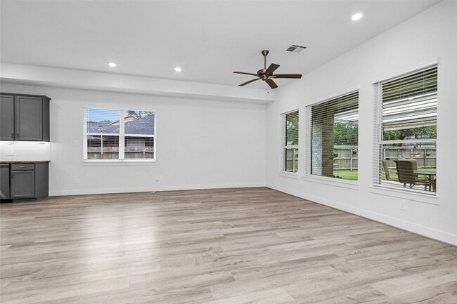 Building Photo - 29019 Pine Forest Dr