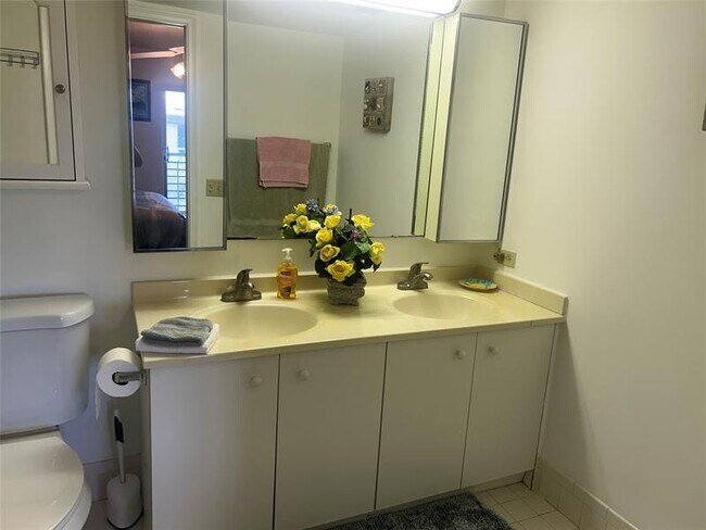 Building Photo - 3405 Bimini Ln