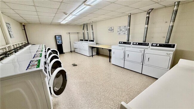 Building Photo - 1302 Capella S