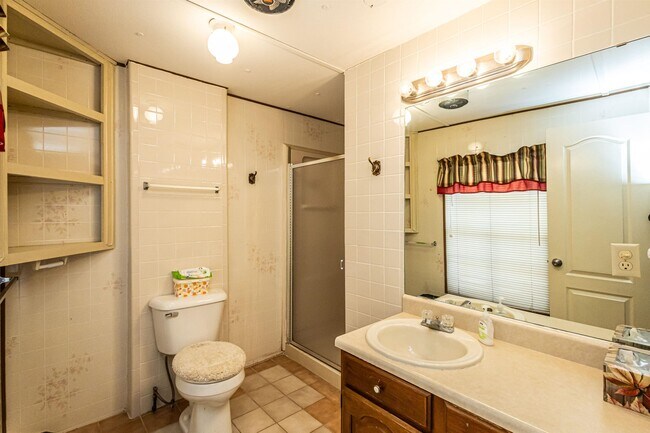 Building Photo - 2006 Piedra China St