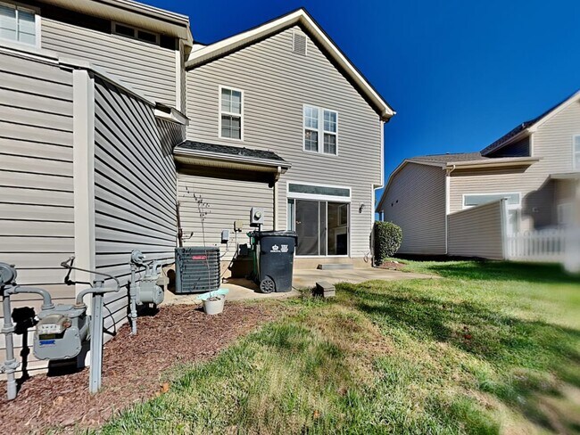 Building Photo - 9021 Cinnabay Dr