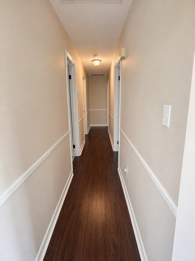 Building Photo - 813 Branchwood Dr