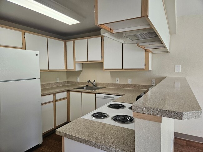 Interior Photo - Trailside