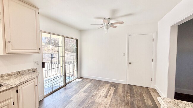 Building Photo - 1280 Alturas Rd